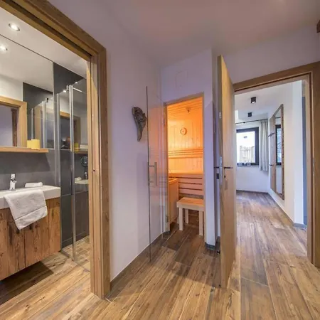 Retreat With Terrace & Sauna * Neukirchen am Großvenediger