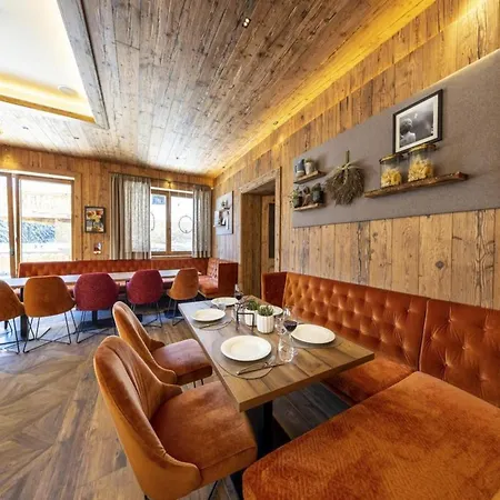 Retreat With Terrace & Sauna בקתה