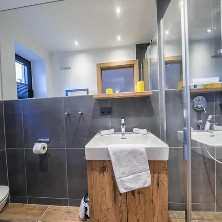 Chalé Retreat With Terrace & Sauna *