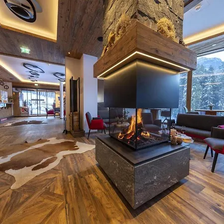 Retreat With Terrace & Sauna בקתה Neukirchen am Großvenediger