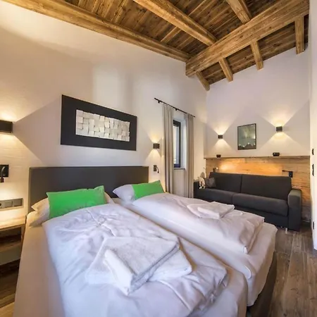 בקתה Retreat With Terrace & Sauna